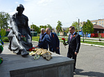 Сергей Златогорский возложил цветы к Поклонному кресту и монументу «Скорбящая мать»