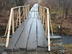 Произведен ремонт пешеходного моста в городке Лесничество