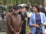 Кузнечане возложили цветы и венки к Вечному огню у подножия монумента "Трем солдатам"