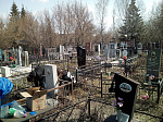 Волонтеры приводят  в порядок могилы ветеранов