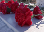 Кузнечане возложили цветы и венки к Вечному огню у подножия монумента