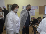 Сергей Златогорский  проверил организацию горячего питания в школе №15