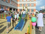 На территории школы №4 имени Е. Родионова открыта детская площадка