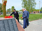 Сергей Златогорский возложил цветы к Поклонному кресту и монументу «Скорбящая мать»