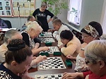 В Кузнецке прошли соревнования по шашкам и дартсу среди инвалидов по зрению