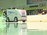 В ледовом дворце «Арена» появилась новая машина для заливки льда