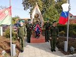 В школе №4 состоялась торжественная линейка, посвящённая 10-летию открытия памятника воину-мученику Евгению Родионову